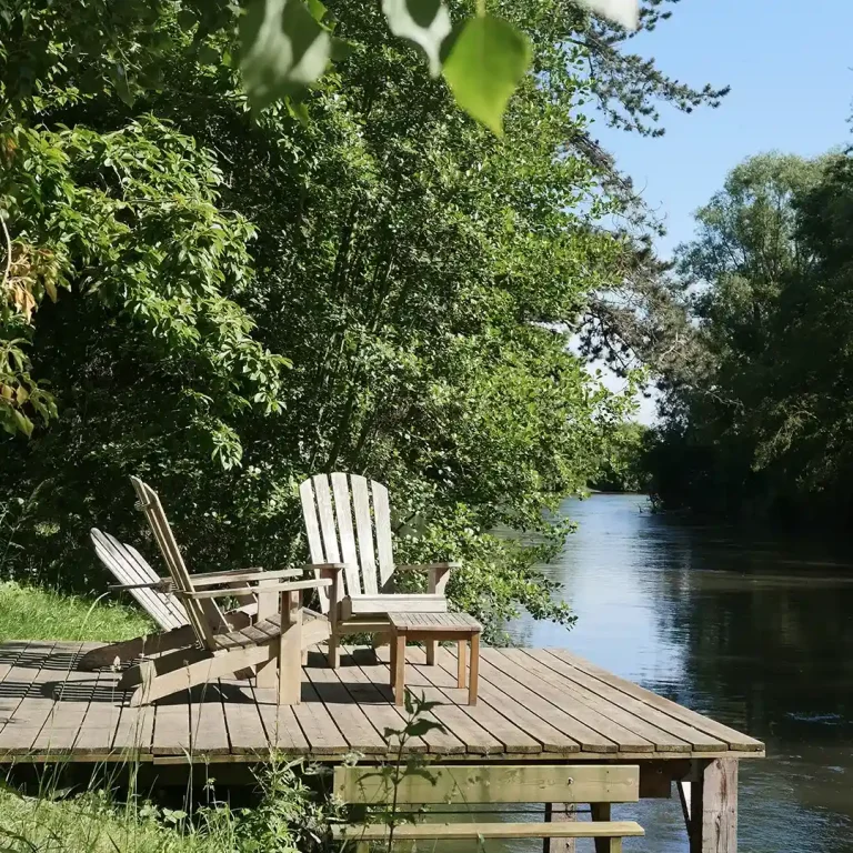 Deck de lecture sur les bords de l'Eure