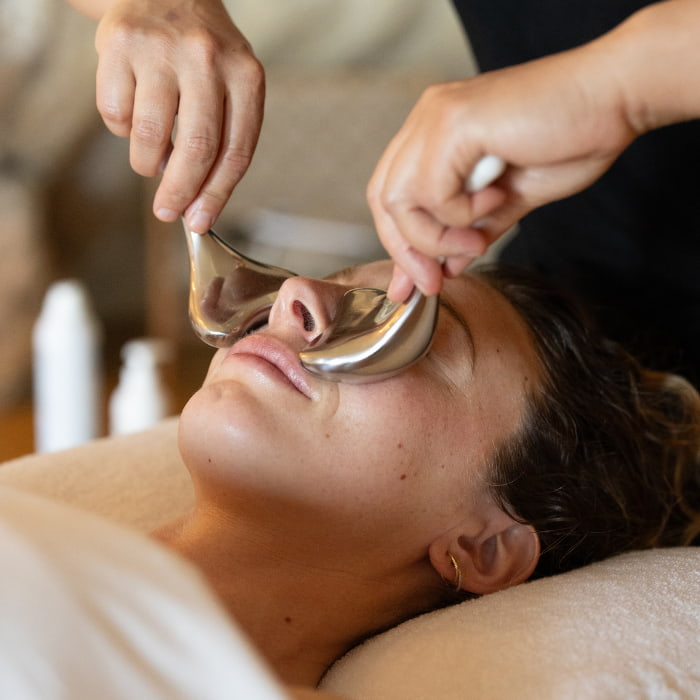 Soin naturel du visage au spa du Château de Cîteaux
