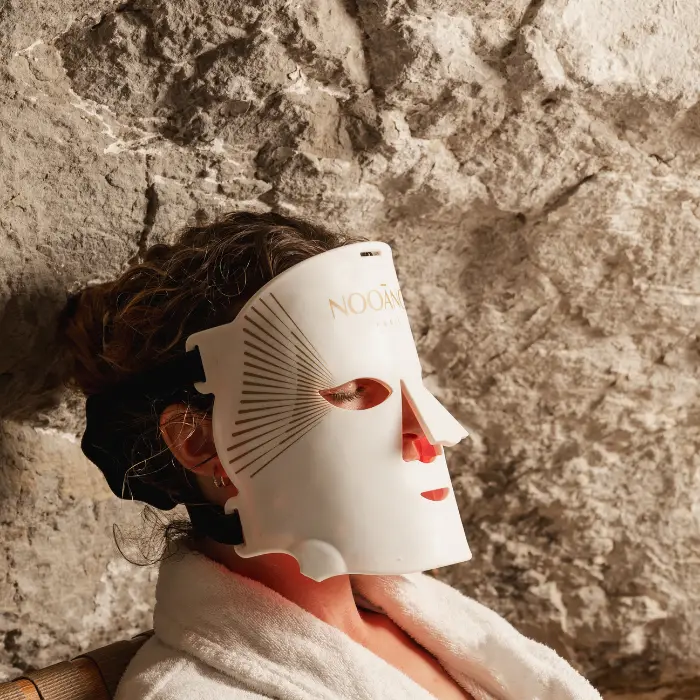 Masque LED Nooance au spa du Château de Cîteaux