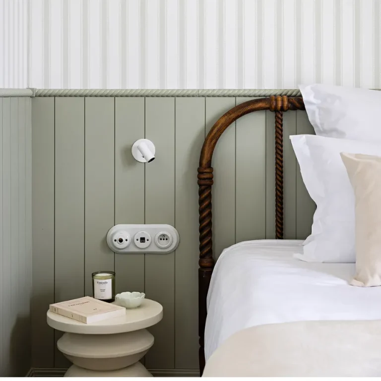 Hotel Château de Citeaux Burgund Deluxe Zimmer Kopfteil Dekoration