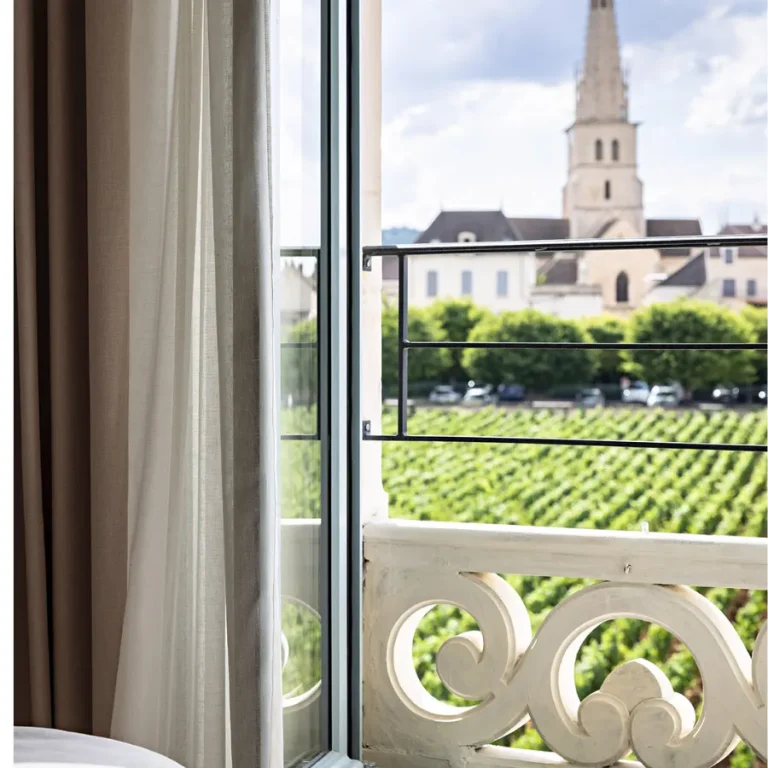 Hotel Chateau de Citeaux Burgund Deluxe Zimmer mit Blick auf die Weinberge