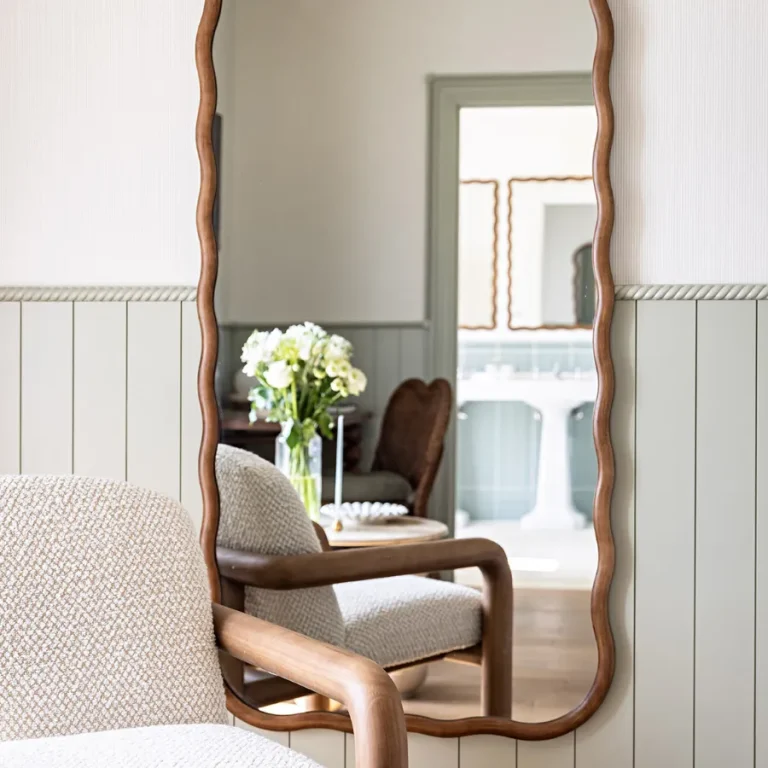 Hotel Château de Citeaux Burgund Prestige-Zimmer Dekoration Spiegel