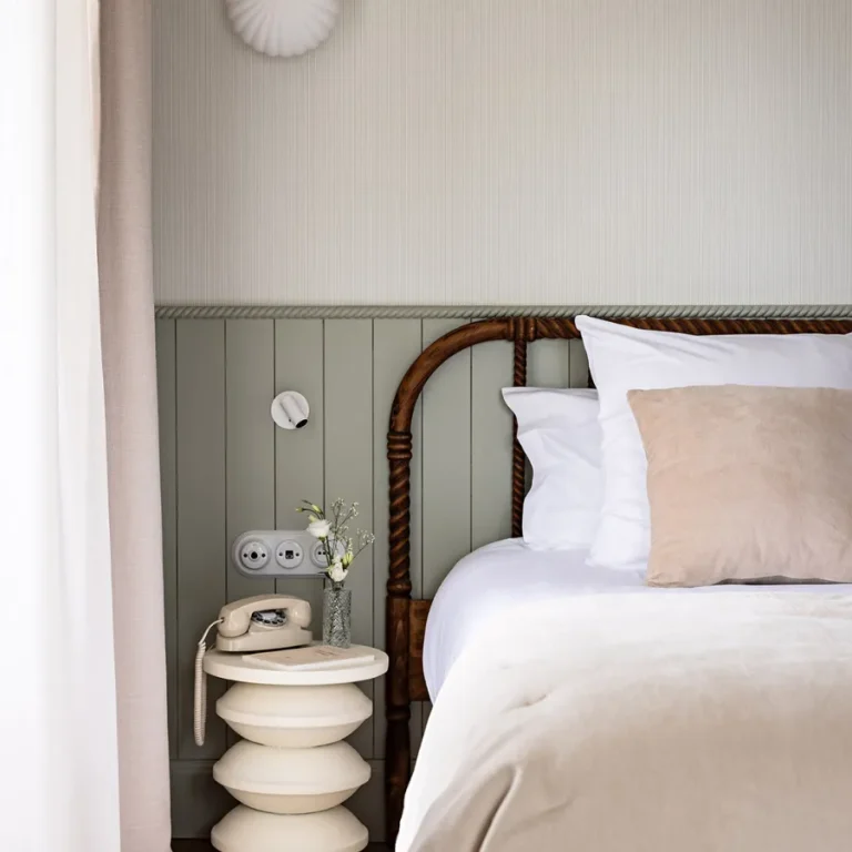 Hotel Château de Citeaux Burgund Prestige-Schlafzimmer Kopfende links